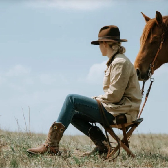 Vintage “Horse” Genuine Leather Tri-pod (camp or polo) Stool - Picture 3 of 8